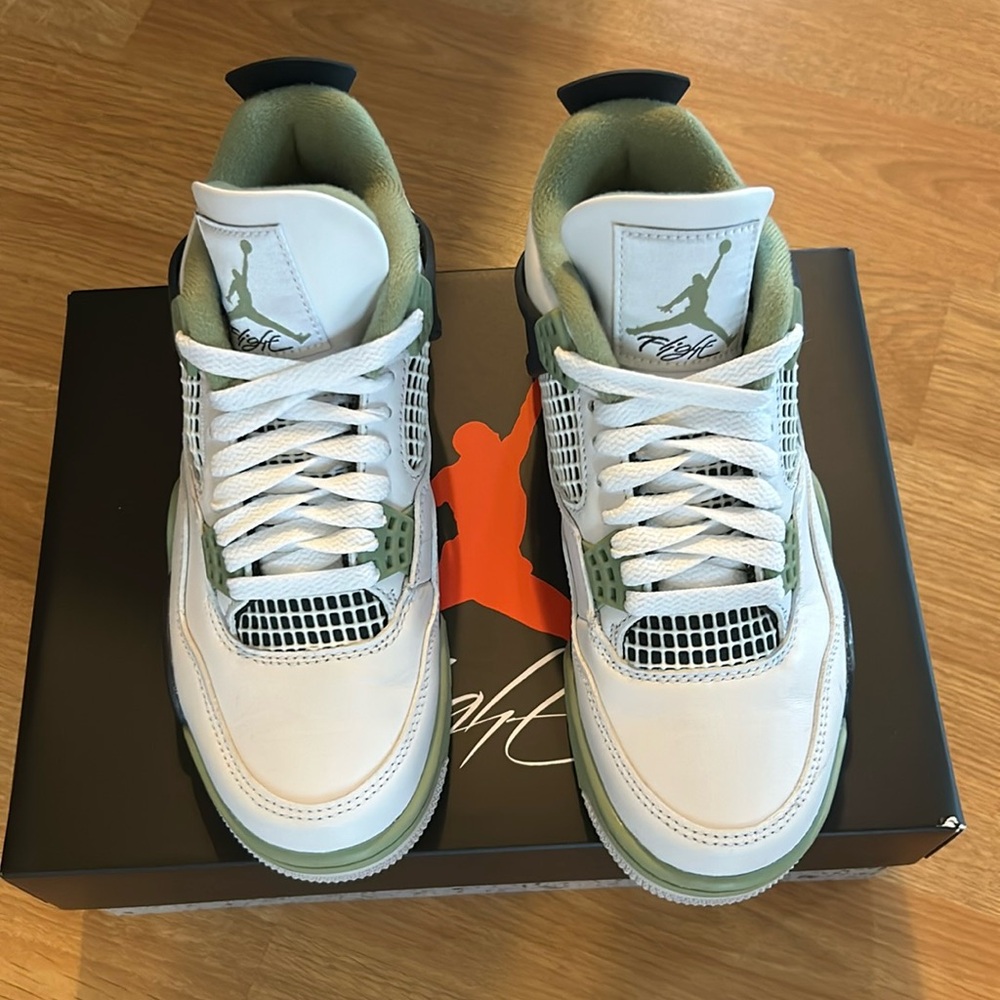 WMNS Air Jordan 4 retro